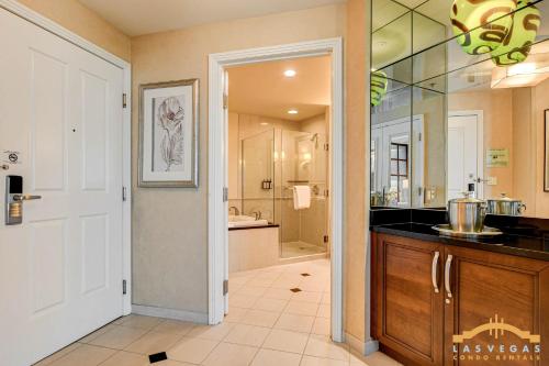 MGM Signature-22-604 Jacuzzi Studio, Las Vegas (photo 8)