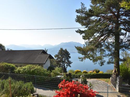  Romantic House by Lake Maggiore with Garden in Trarego Viggiona