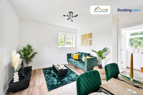 1 Bedroom Apartments By Ramzy Residences Short Lets & Serviced Accommodation In Kent With Free Wifi in סבנאוקס