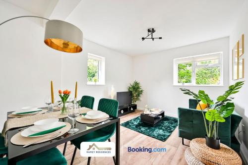 1 Bedroom Apartments By Ramzy Residences Short Lets & Serviced Accommodation In Kent With Free Wifi in סבנאוקס