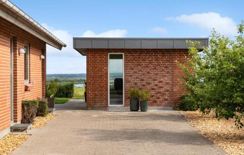 Buitenkant, 3 Bedroom Cozy Home In Tarm in Skaven