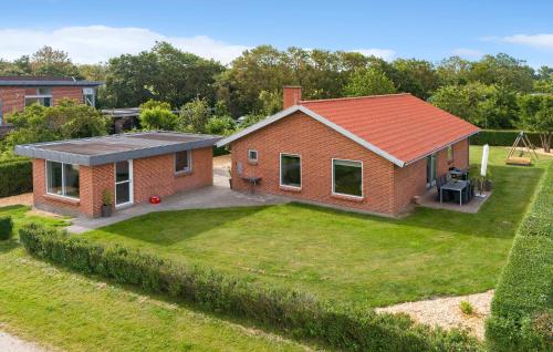 Buitenkant, 3 Bedroom Cozy Home In Tarm in Skaven