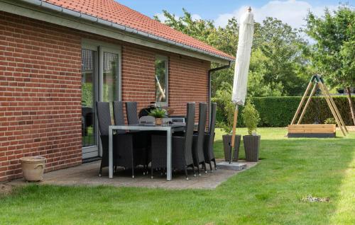 Buitenkant, 3 Bedroom Cozy Home In Tarm in Skaven