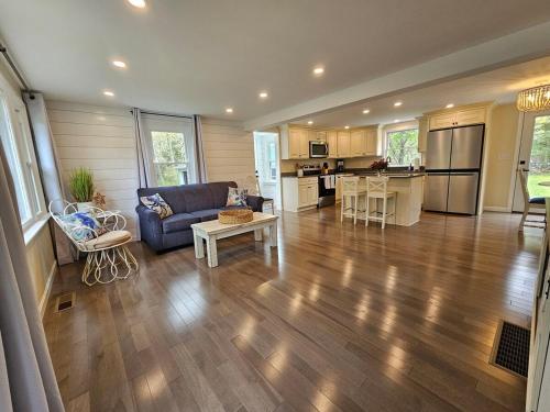 Stay a While in Niantic, Comfort by the Coast in 奈安蒂克