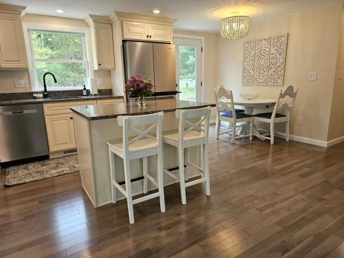 Stay a While in Niantic, Comfort by the Coast in 奈安蒂克