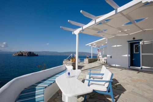 Skats, Villa Ostria in Vlichos (Attiki)