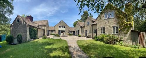 Derrybrook Cottage, Twin or Superking, Seven Springs Cottages in Cockleford