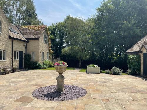 Derrybrook Cottage, Twin or Superking, Seven Springs Cottages in Cockleford