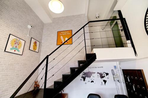 The rabbit's hole hostel - image 3