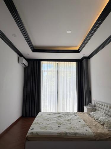 Deluxe Single Room with Balcony image 4