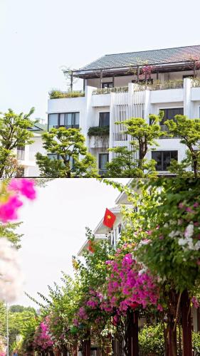 Deluxe Single Room with Balcony image 2