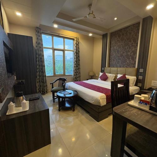 Deluxe Double Room (Free early check in at 8am) image 4