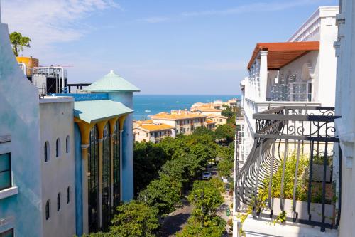 Emirates Hotel Phu Quoc  - 주변 환경