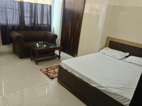 Hotel New Mandpam in Orai