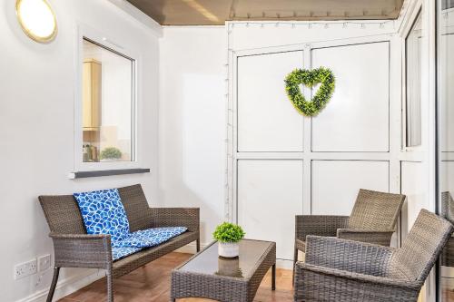 Contractors Welcome to Chantry close stay! in Park