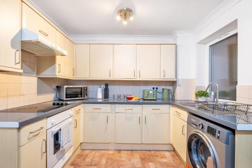 Contractors Welcome to Chantry close stay! in Park