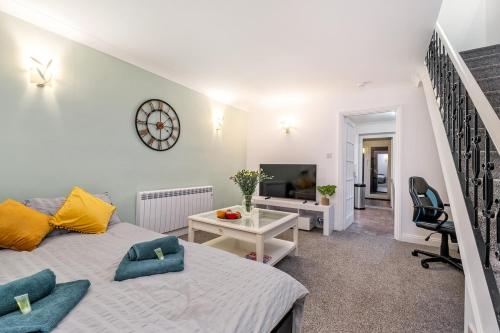 Contractors Welcome to Chantry close stay! in Park