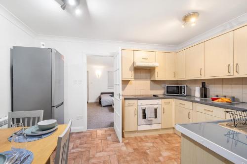 Contractors Welcome to Chantry close stay! in Park