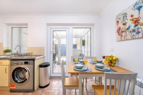 Contractors Welcome to Chantry close stay! in Park