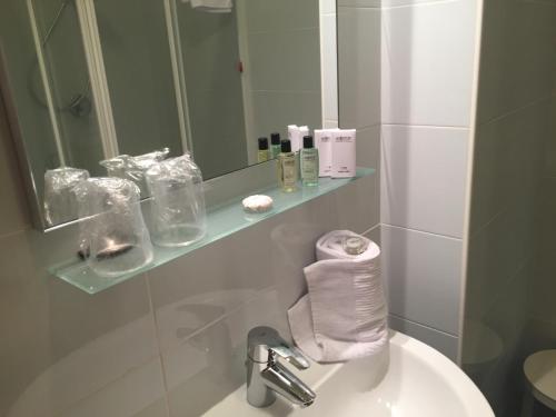 Twin Room with Shower