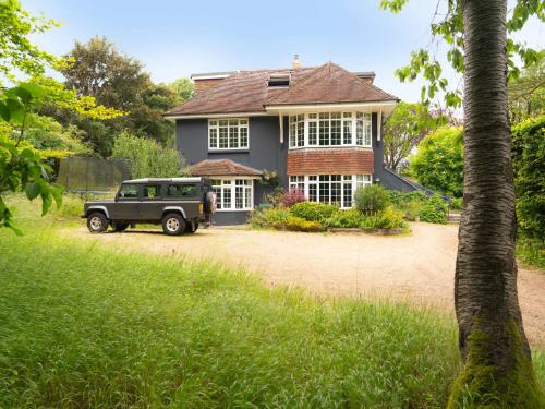 Country Home in Idyllic South Downs - Views, Free Parking for 7 cars, Play room, Steam room, Fire Pit and more gîte à louer Kingston near Lewes