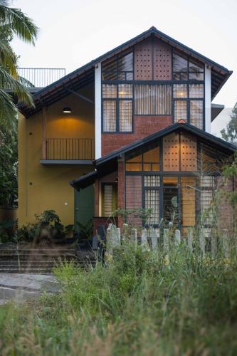 Tranquil Nest in Vrindavan Colony