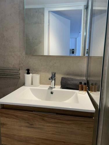 Juan Les Pins Centre, 3-person studio with mezzanine in Le Ponteil