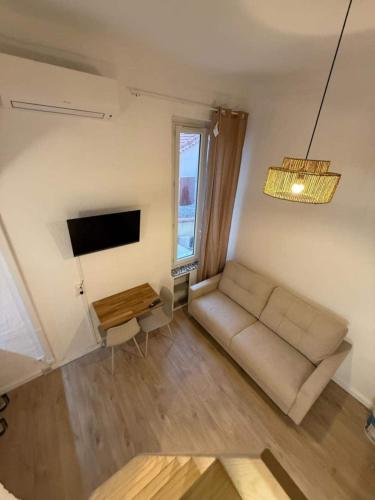 Juan Les Pins Centre, 3-person studio with mezzanine in Le Ponteil