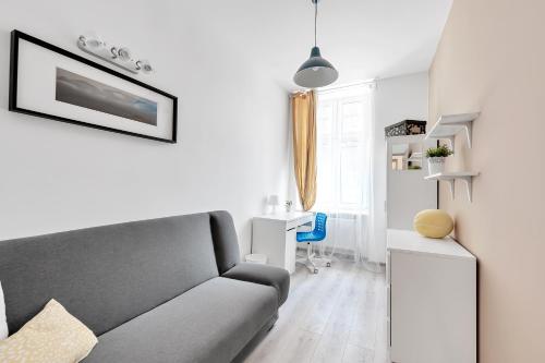 Fabryczna Station Rooms and Apartments in Widzew