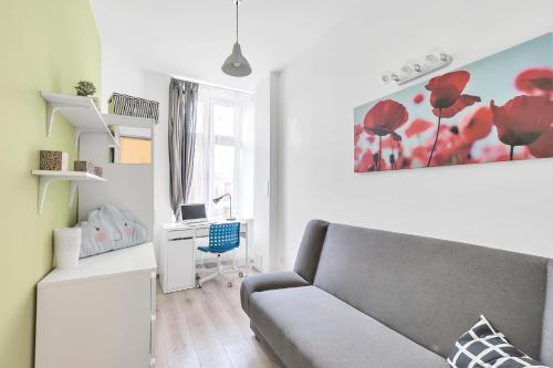 Fabryczna Station Rooms and Apartments in Widzew