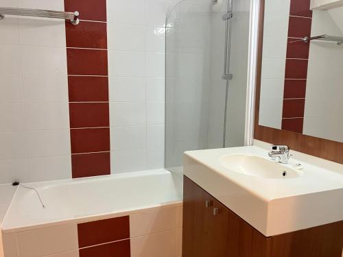 2 bedrooms, 4 beds
