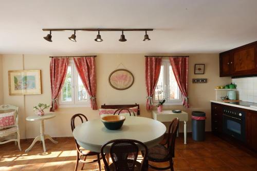 FOS - Villa in countryside with sea view, Vari (foto 6)