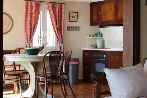 FOS - Villa in countryside with sea view, Vari (foto 8)
