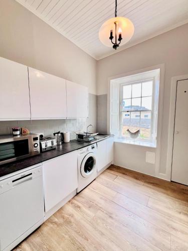 Heart of the City - 3 Bedroom Oasis - image 10