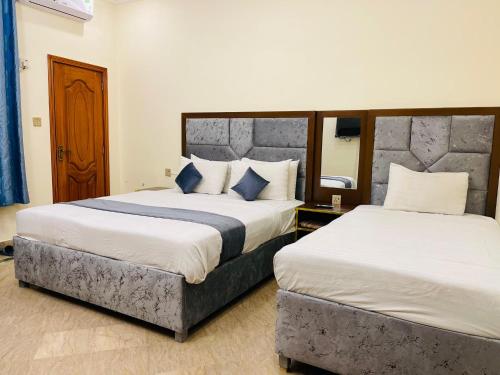 Infinity Hotel - image 5