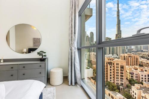 FIRST CLASS 2BR Downtown Glam Burj View, Dubái (foto 7)