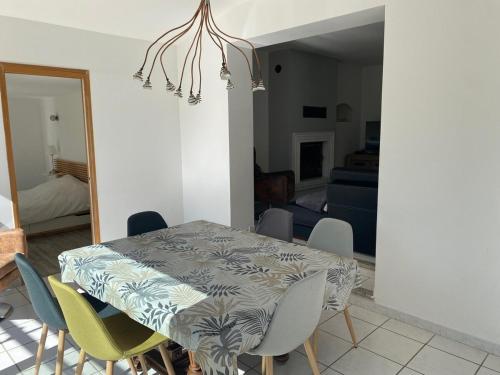 Charming villa in Agde near Vogue