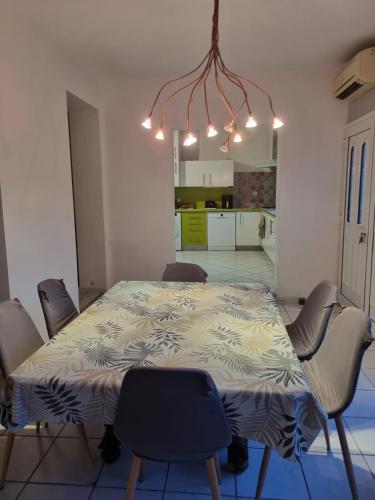 Charming villa in Agde near Vogue