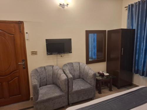 Infinity Hotel - image 7