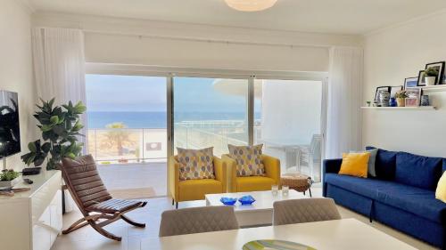 Deluxe 2 Bedroom Oceanfront Flat in Praia del Rey, Amoreira