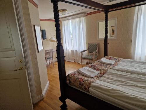 1 queen bed