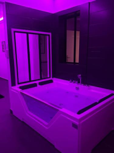 Évasion romantique love & spa secteur Thionville Luxembourg (Evasion romantique love & spa secteur Thionville Luxembourg) in ยุตซ์