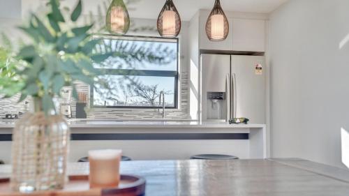 Tranquil 4 Bed Family Retreat 5Min To Airport in Russley