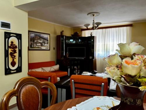 Apartment with City View image 6