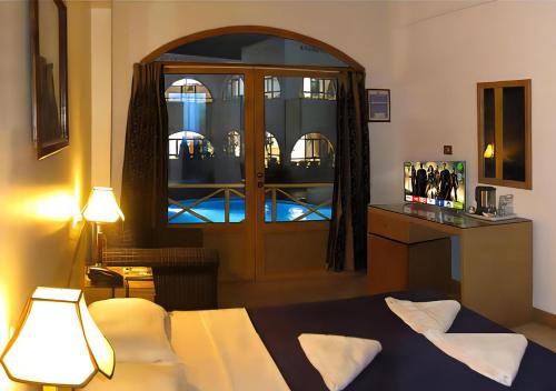 Double or Twin Room image 10