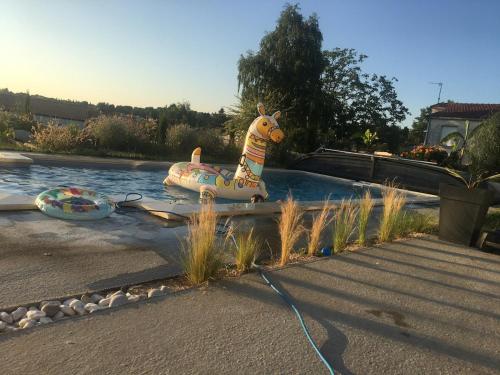 Le 7ter, maison calme piscine partagée (Le 7ter, maison calme piscine partagee) in Saint Laurent Sur Sevre