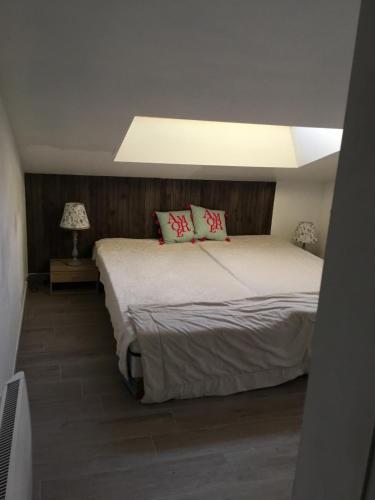 Le 7ter, maison calme piscine partagée (Le 7ter, maison calme piscine partagee) in Saint Laurent Sur Sevre
