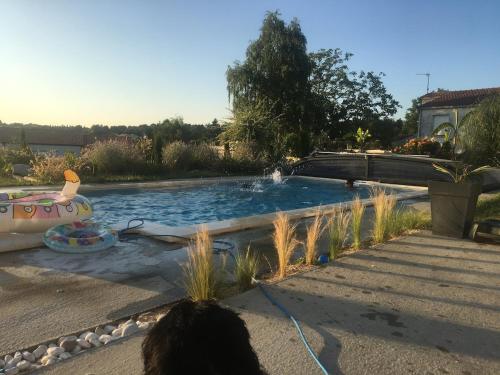 Le 7ter, maison calme piscine partagée (Le 7ter, maison calme piscine partagee) in Saint Laurent Sur Sevre