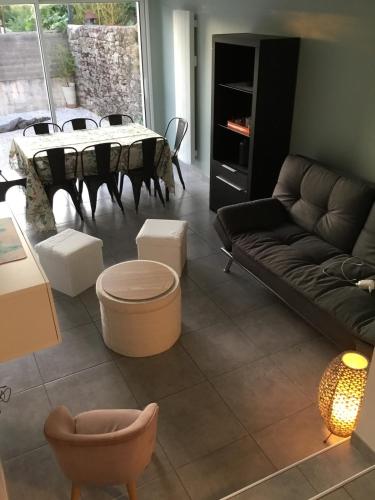 Le 7ter, maison calme piscine partagée (Le 7ter, maison calme piscine partagee) in Saint Laurent Sur Sevre