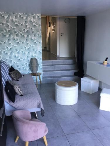Le 7ter, maison calme piscine partagée (Le 7ter, maison calme piscine partagee) in Saint Laurent Sur Sevre